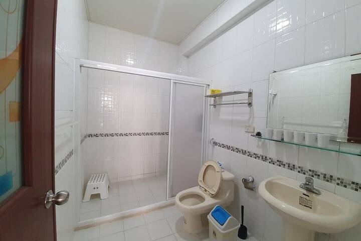 Room 6 of 6