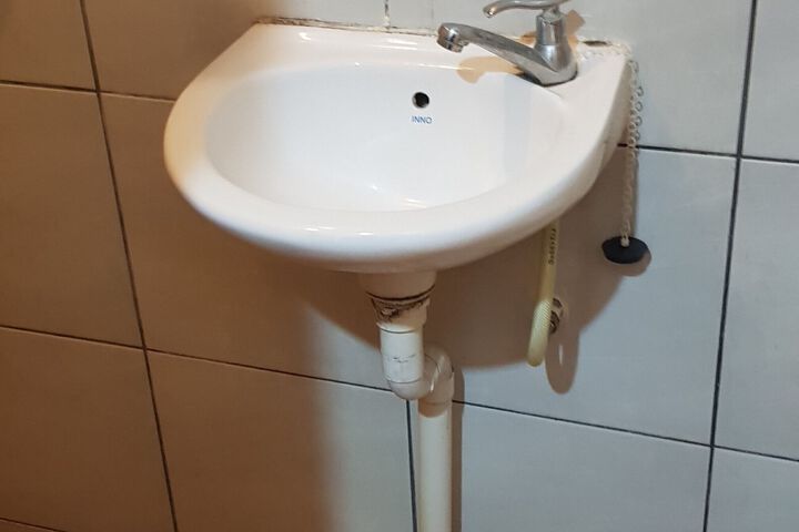 Room 9 of 63