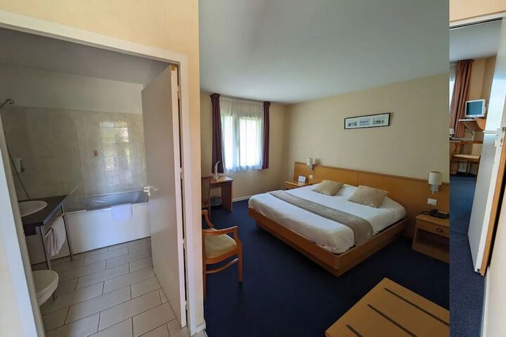 Room 13 of 38