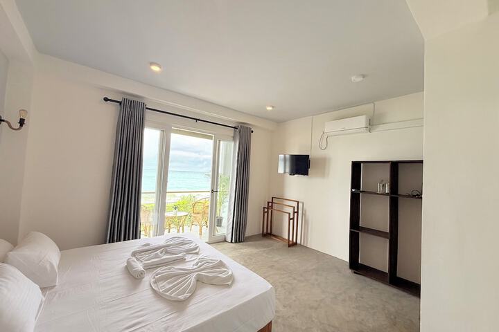 Room 6 of 52