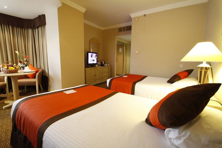 Room 17 of 48