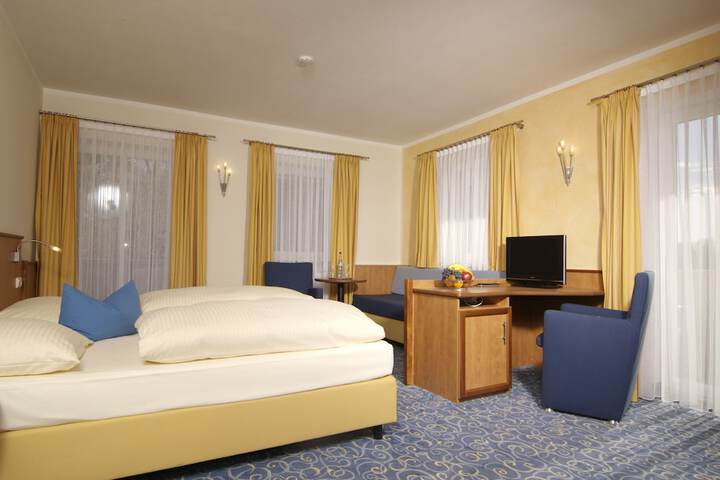 Room 8 of 43