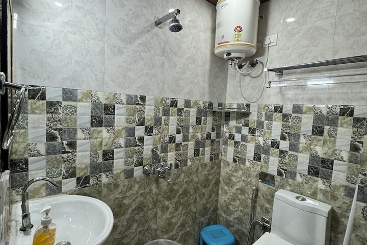 Room 9 of 13