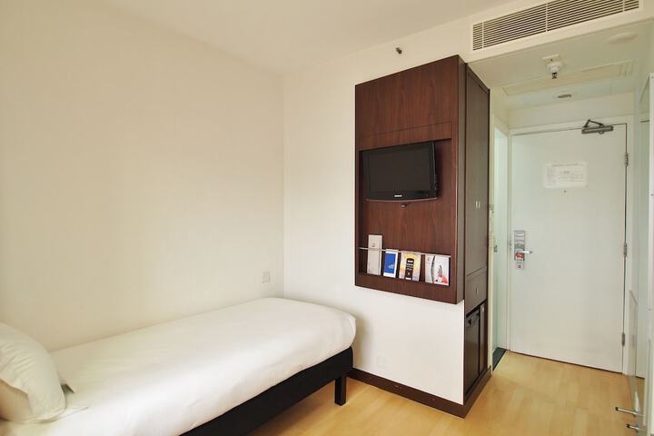 Room 9 of 81