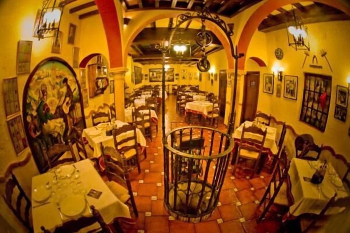Dining 26 of 38