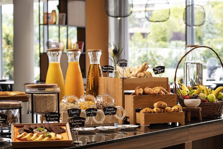 Breakfast/Coffee Service 34 of 100