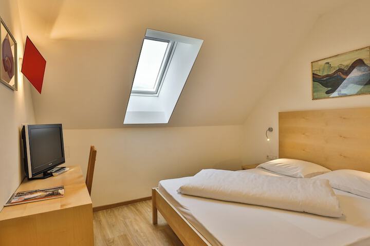 Room 27 of 120