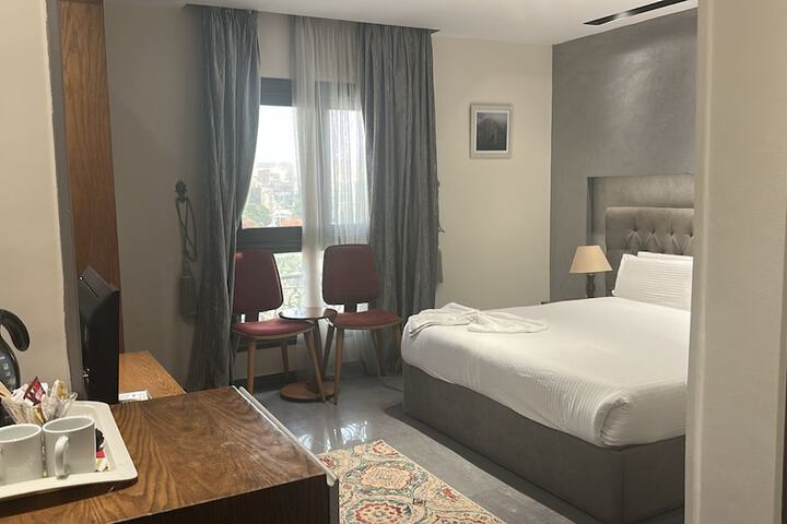 Room 42 of 103
