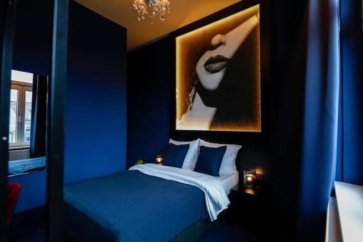 Room 9 of 100