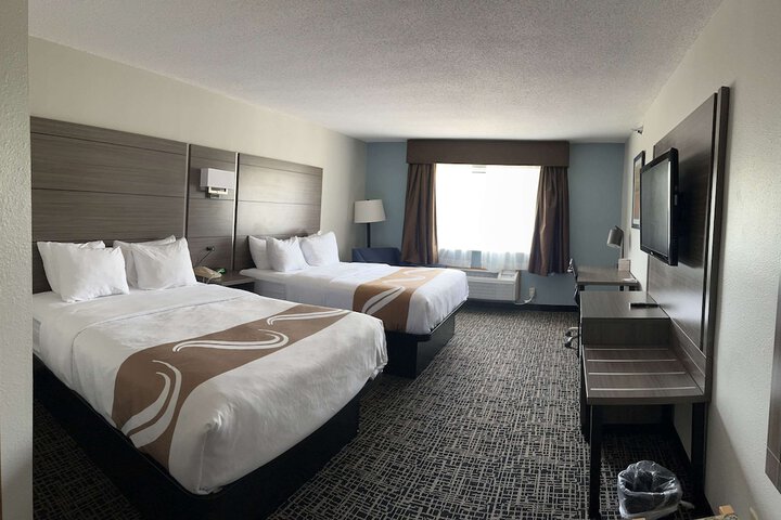 2 Queen Beds (3 of 10)