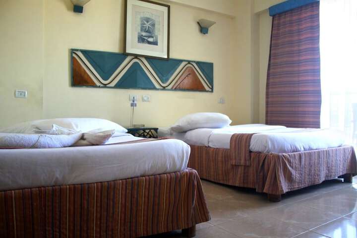 Room 12 of 38