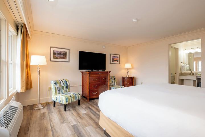 Room 30 of 114