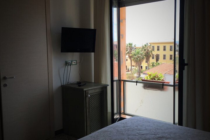 Room 13 of 74