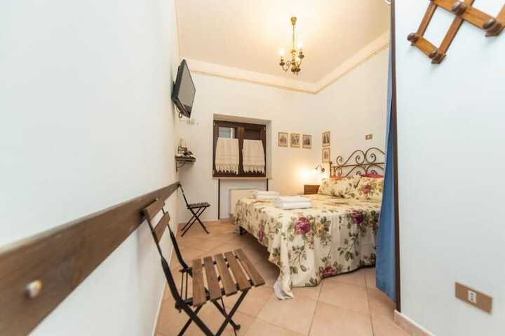 Room 4 of 7