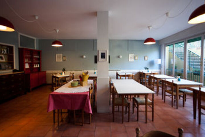 Dining 7 of 73