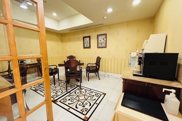 Business Center 205 of 216