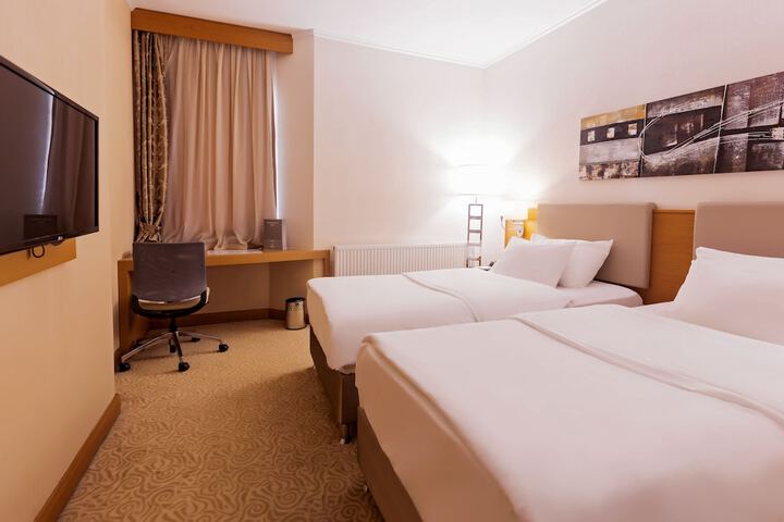 Room 3 of 79