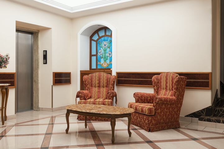 Lounge 50 of 62