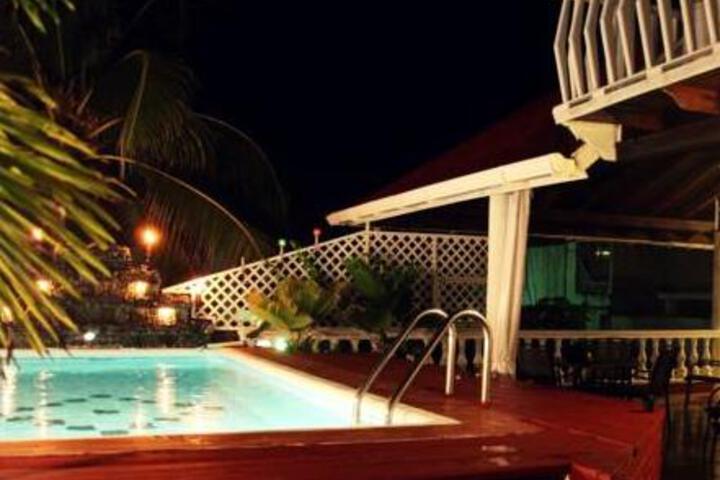 Pool 10 of 11
