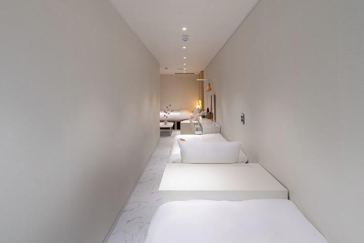 Room 32 of 84