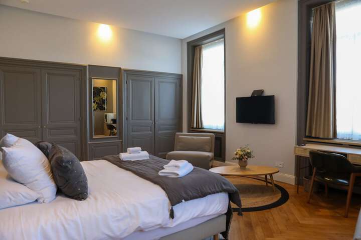 Room 10 of 60