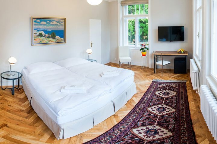 Room 9 of 34