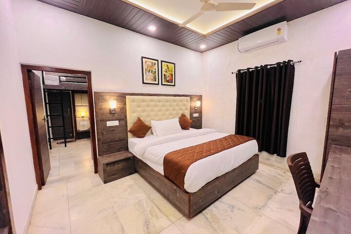 Room 13 of 22