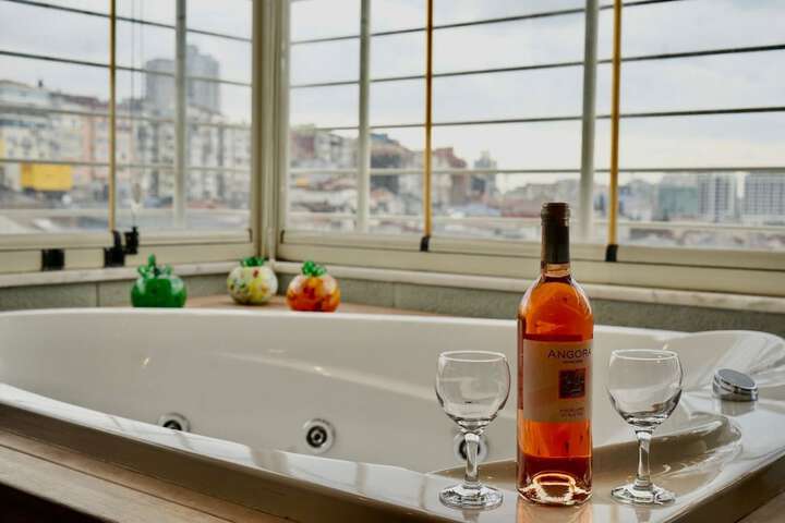 Hot Tub 55 of 60