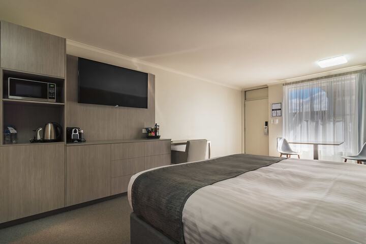 Room 27 of 60