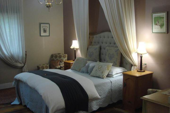 Room 8 of 27