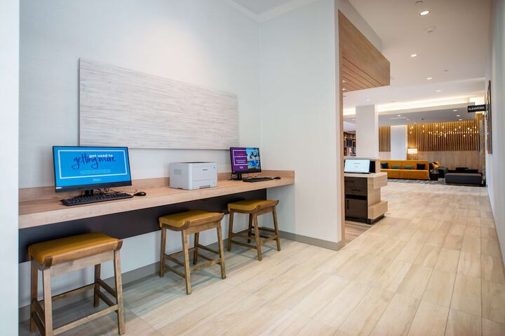 Business Center 47 of 51