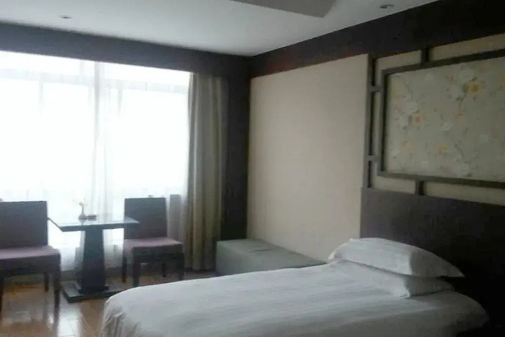 Room 6 of 25