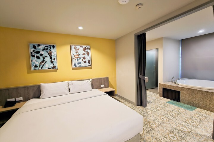 Room 32 of 91