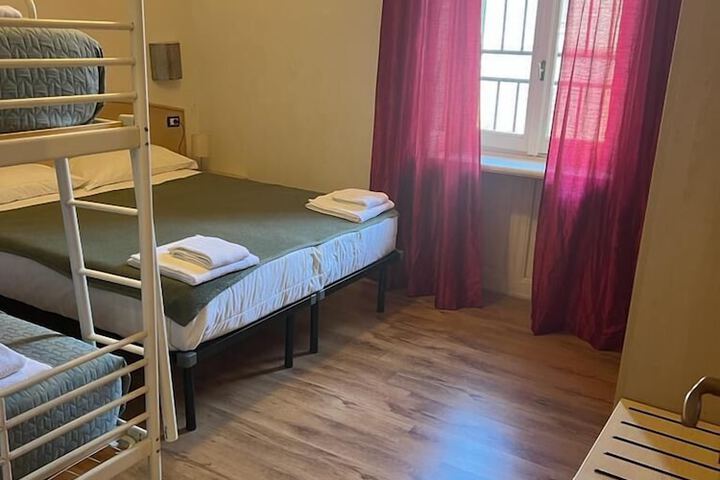 Room 12 of 23