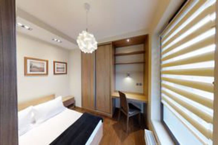 Room 12 of 38