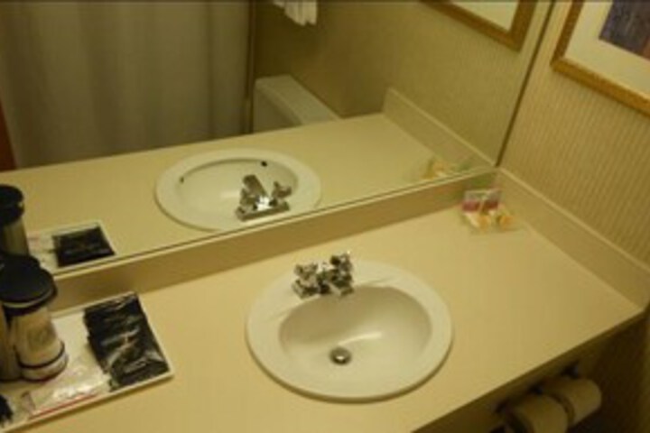 Room 2 of 10