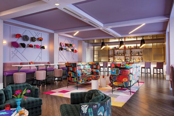 Lobby lounge