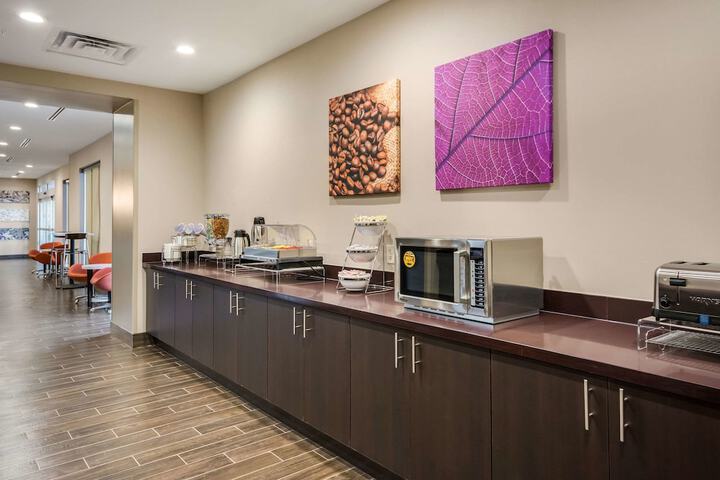 Breakfast area
