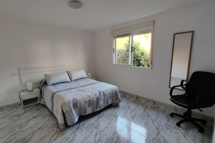 Room 2 of 8