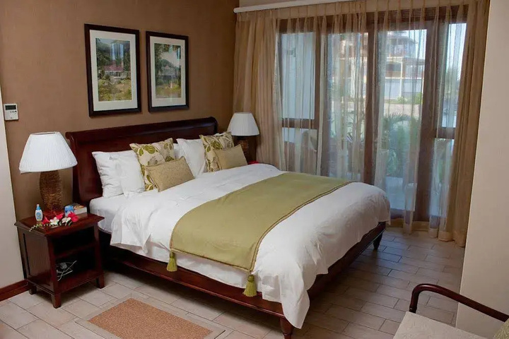 Room 2 of 2