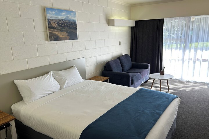 Room 32 of 75