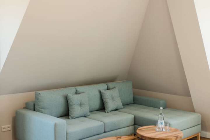 Room 10 of 36