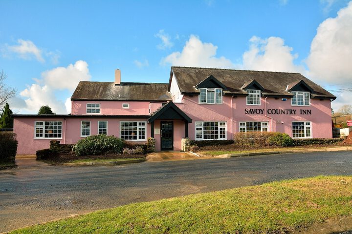 Savoy Country Inn in Carmarthen