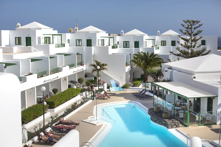 Hotel Pool