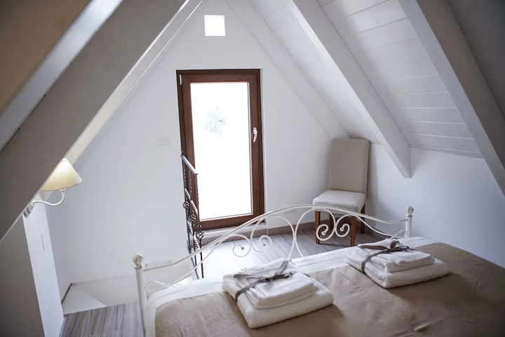 Room 4 of 11