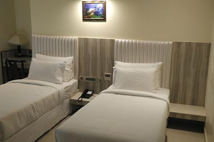 Room 25 of 74