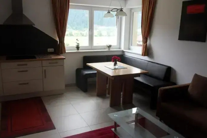 Room 4 of 21