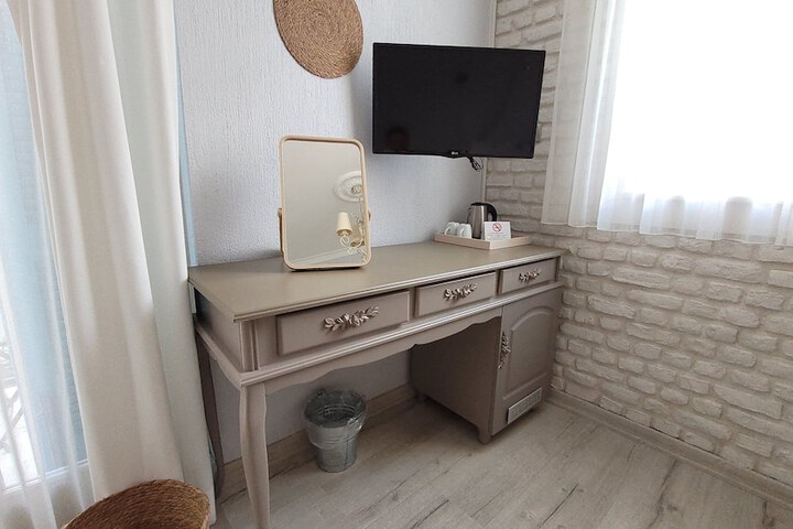 Room 12 of 85