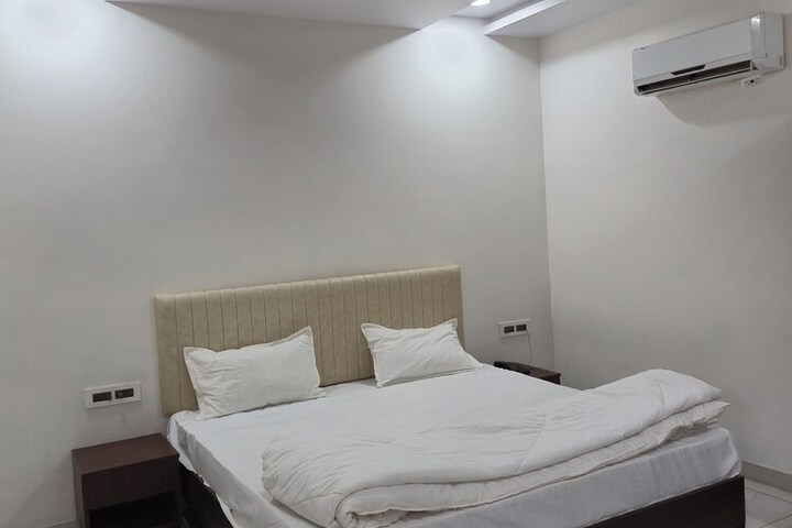 Room 2 of 24