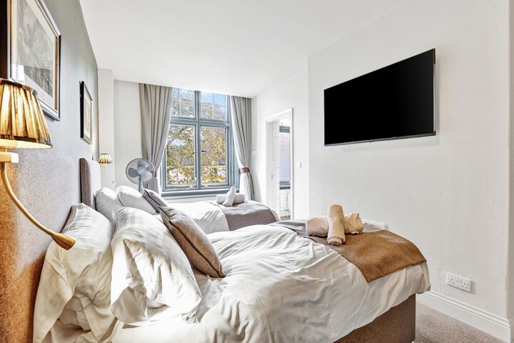 Room 8 of 24
